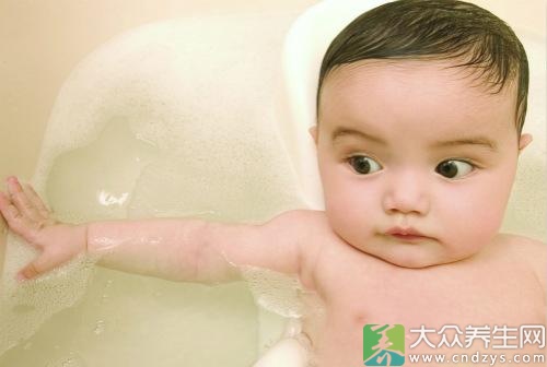 婴儿感冒能洗热水澡吗